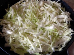 название картинки Курица со свежей капустой в духовке