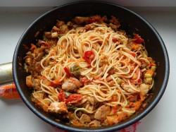 название картинки Курица терияки с овощами и лапшой