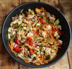 название картинки Курица терияки с овощами и лапшой