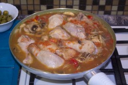 Курица тушеная с грибами и овощами