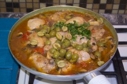 Курица тушеная с грибами и овощами