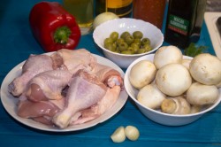 Курица тушеная с грибами и овощами