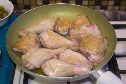 Курица тушеная с грибами и овощами