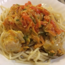 Курица тушеная с овощами в сметане