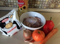 название картинки Курица тушеная с овощами в сметане