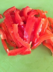 название картинки Курица тушеная с овощами в сметане