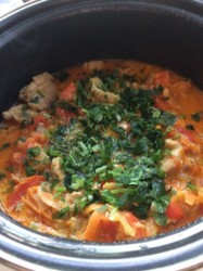 название картинки Курица тушеная с овощами в сметане