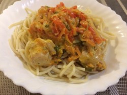 название картинки Курица тушеная с овощами в сметане