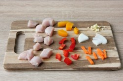 Курица с персиками в кисло-сладком соусе