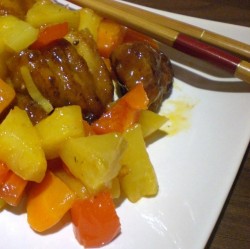 Курица с ананасами в кисло-сладком соусе