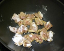 Курица с ананасами в кисло-сладком соусе