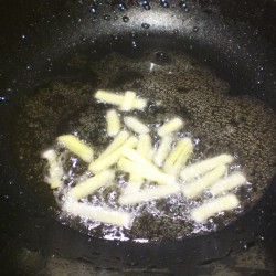 Курица с ананасами в кисло-сладком соусе