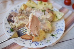 Курица в майонезе с луком и картошкой в духовке