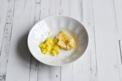 Курица в маринаде из соевого соуса и меда в духовке