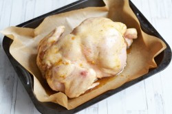 Курица в маринаде из соевого соуса и меда в духовке