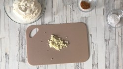 Курица в сметане с чесноком в духовке - шаг 7