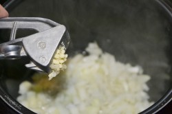 название картинки Курица в сметане в мультиварке