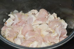 название картинки Курица в сметане в мультиварке