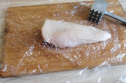 название картинки Курица с ананасами и сыром в духовке запеченная