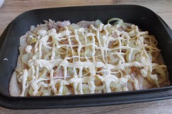 название картинки Курица с ананасами и сыром в духовке запеченная