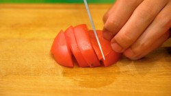 Курица запеченная с томатами и твердым сыром в лаваше