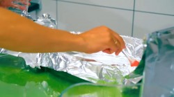 Курица запеченная с томатами и твердым сыром в лаваше