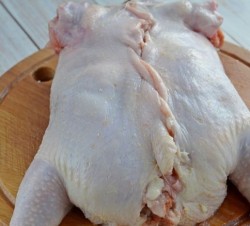 название картинки Курица, фаршированная свининой грибами и фасолью