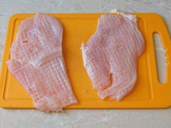 Куриная грудка по французски - шаг 1