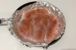 Куриная грудка с ананасами и сыром в духовке