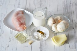 Куриная грудка с грибами и сыром на сковороде