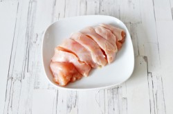 Куриная грудка с грибами и сыром на сковороде