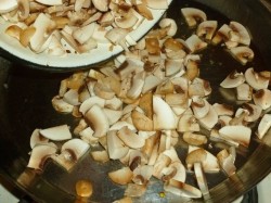 название картинки Куриная грудка с грибами и сыром в духовке