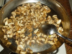 название картинки Куриная грудка с грибами и сыром в духовке