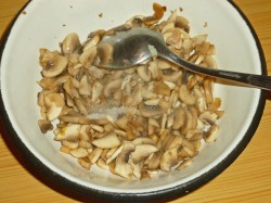 название картинки Куриная грудка с грибами и сыром в духовке