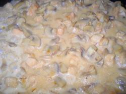 название картинки Куриная грудка с грибами в сливочном соусе