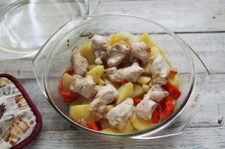 название картинки Куриная грудка в духовке с картошкой и сыром