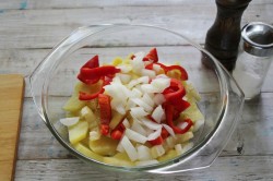 название картинки Куриная грудка в духовке с картошкой и сыром