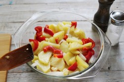 название картинки Куриная грудка в духовке с картошкой и сыром