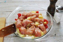 название картинки Куриная грудка в духовке с картошкой и сыром