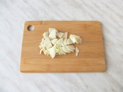 название картинки Куриная грудка с морковью и луком на сковороде