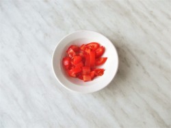 название картинки Куриная грудка с морковью и луком на сковороде