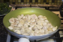 Куриное филе с брокколи в сливочном соусе - шаг 4 Куриное филе с брокколи в сливочном соусе - шаг 4