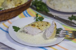 Куриная грудка в соусе в духовке