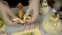 Куриная ножка в хрустящем мешочке с грибами и картофелем