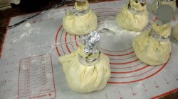 Куриная ножка в хрустящем мешочке с грибами и картофелем