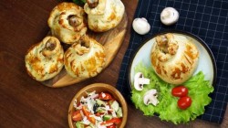 Куриная ножка в хрустящем мешочке с грибами и картофелем