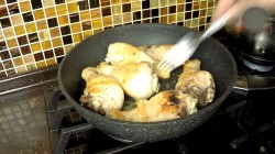 Куриная ножка в хрустящем мешочке с грибами и картофелем