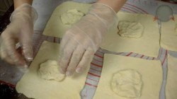 Куриная ножка в хрустящем мешочке с грибами и картофелем