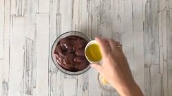 название картинки Куриная печень с кабачками в духовке