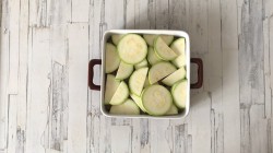 название картинки Куриная печень с кабачками в духовке